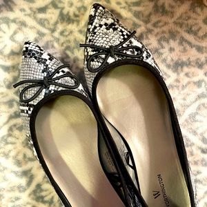 Black & White Snake Skin Pointed Tow Flats (7.5)